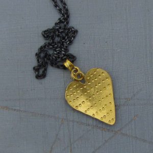 22 karat gold heart pendant necklace