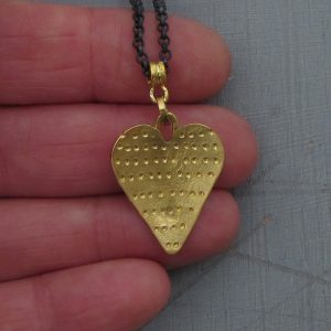 22 karat gold heart pendant necklace