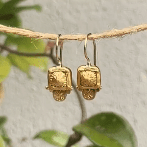 עגילי זהב 24 קראט תלויים בסגנון עתיק