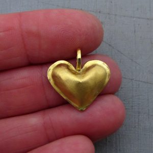 22 karat gold heart pendant