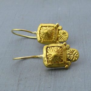 עגילי זהב 24 קראט תלויים בסגנון עתיק