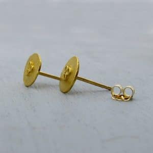 Round 22k gold studs post earrings