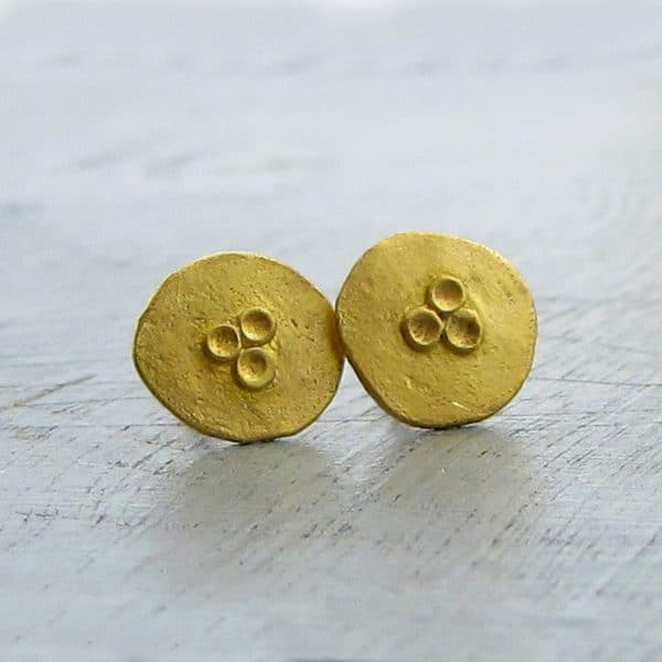 Round 22k gold studs post earrings